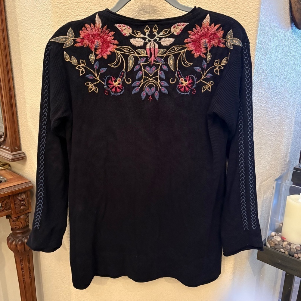 Johnny Was Black Floral Embroidery Thermal Long Sleeve Top Size S/M - Picture 4 of 7